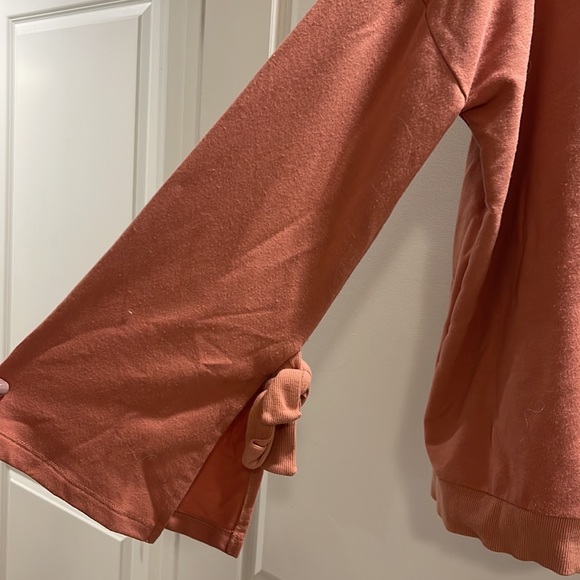 Boutique pullover sweater- never worn- cute bow belle sleeves! - Picture 2 of 2